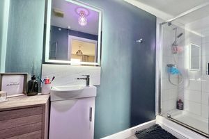 En Suite- click for photo gallery
